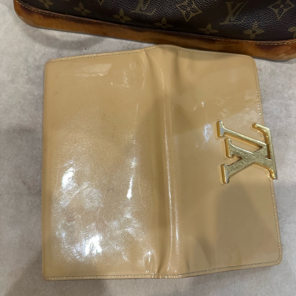 Louis Vuitton clutch - Picture 8 of 15
